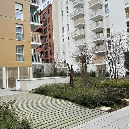Bright 2br For 4 Guests With Parking Appartement *